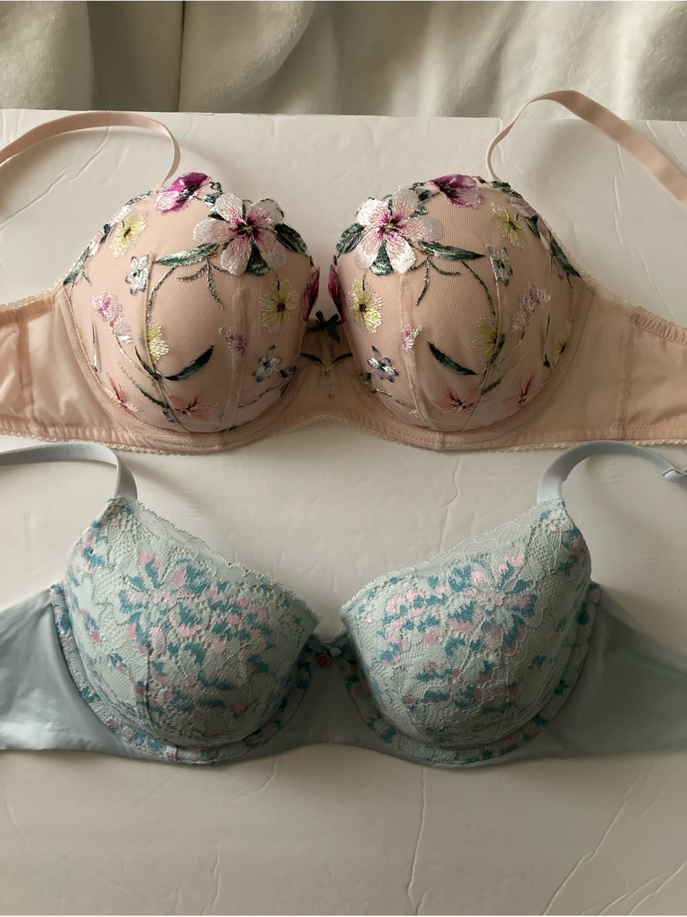 Victoria's Secret / Set of 2 Bras - Dream Angel & Body by Victoria 36D